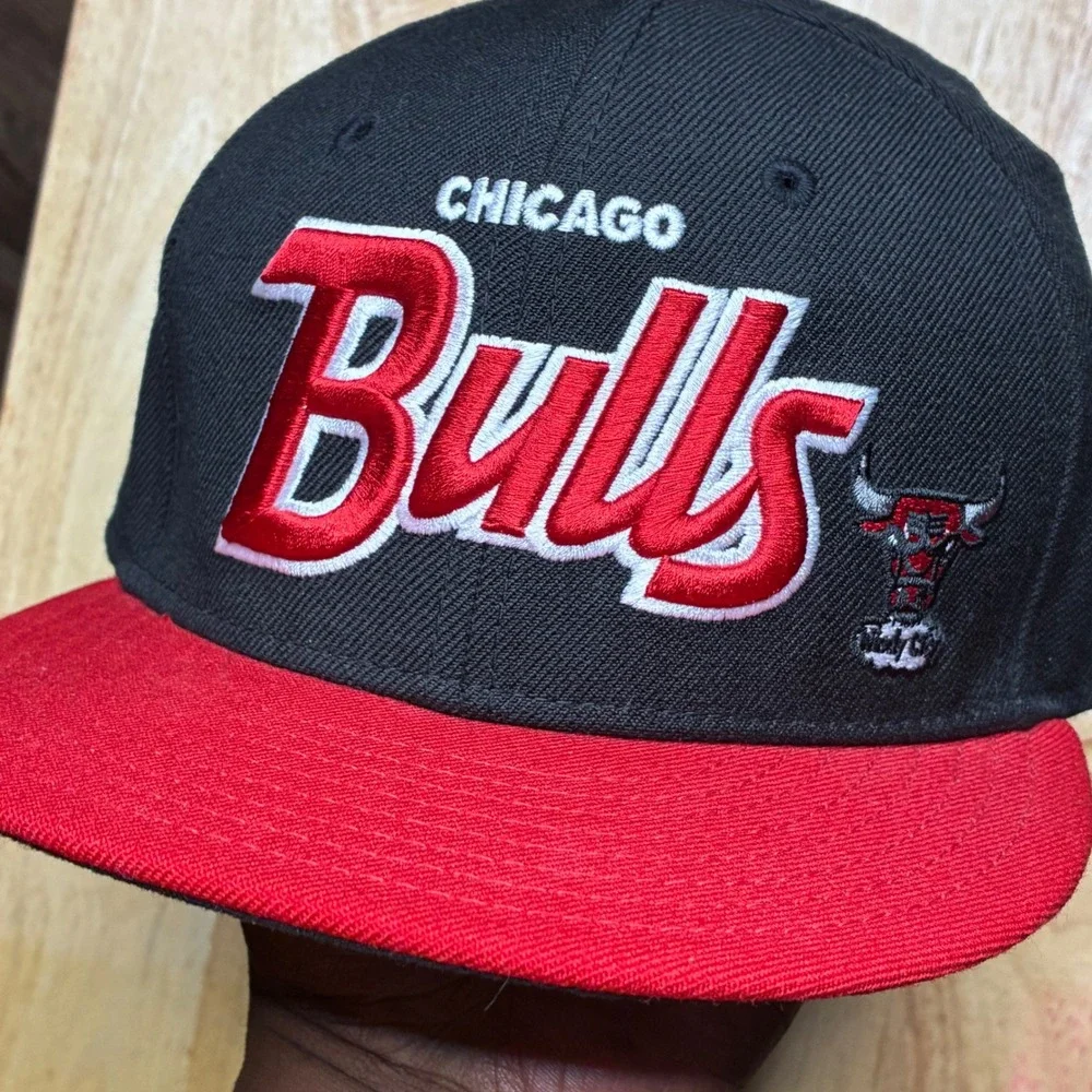 Vintage Y2K Chicago Bulls New Era Snapback Hat Black Red NBA Embroidered